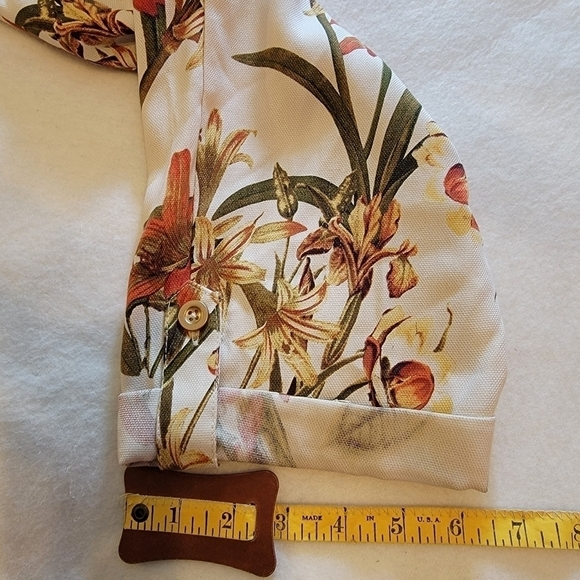 Chico's size 1 (8-10) ankle cream color with floral pants. Has matching belt. - Picture 7 of 15